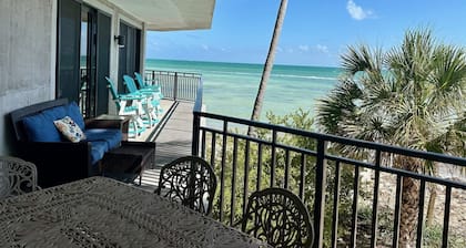 Panoramic 3BR/3BA Condo - Direct Beach Ocean Front