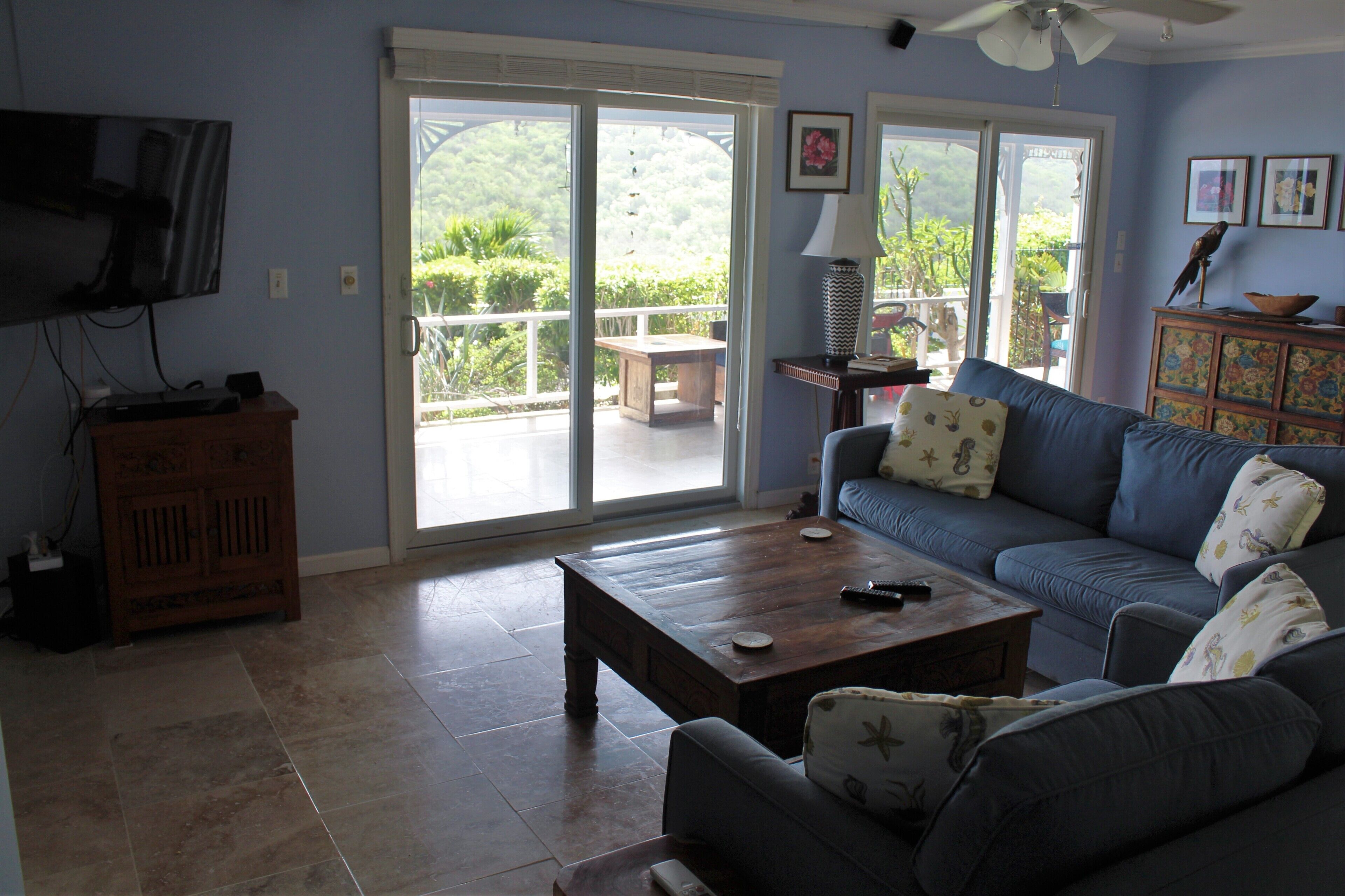 Télévision, jeux vidéo, lecteur de DVD, livres