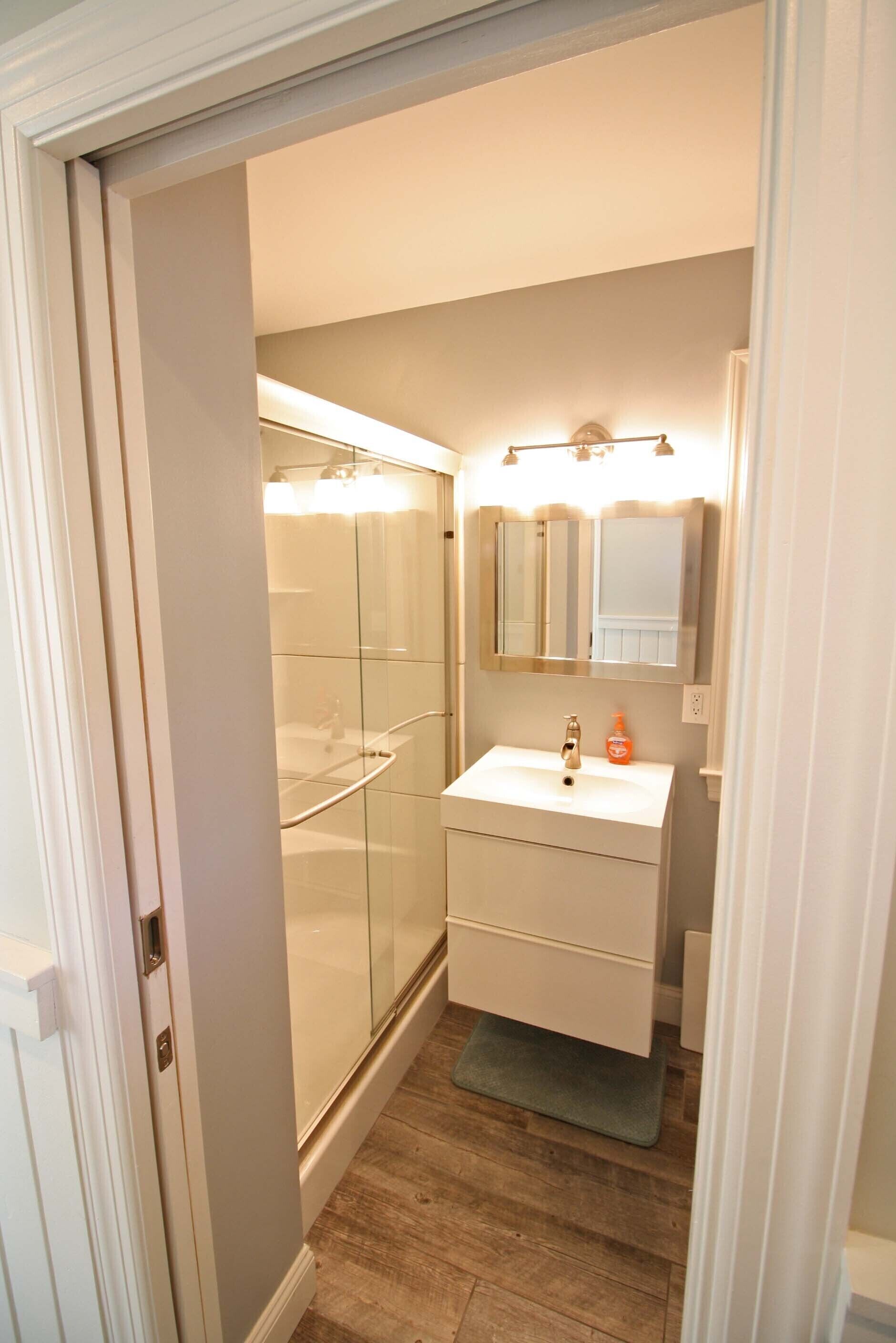 Waterfront relaxing retreat with beautiful sunrises and sunsets!