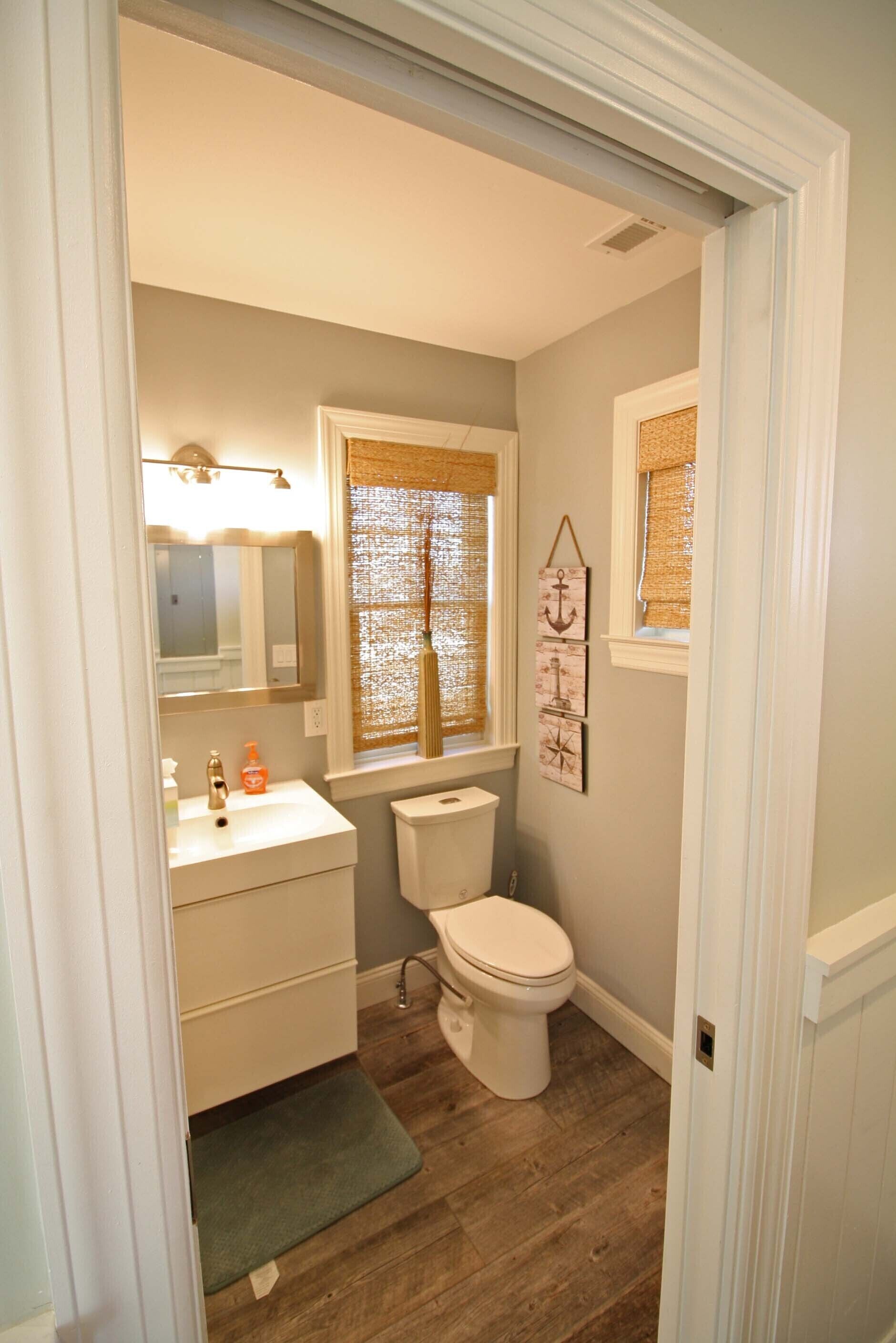 Waterfront relaxing retreat with beautiful sunrises and sunsets!