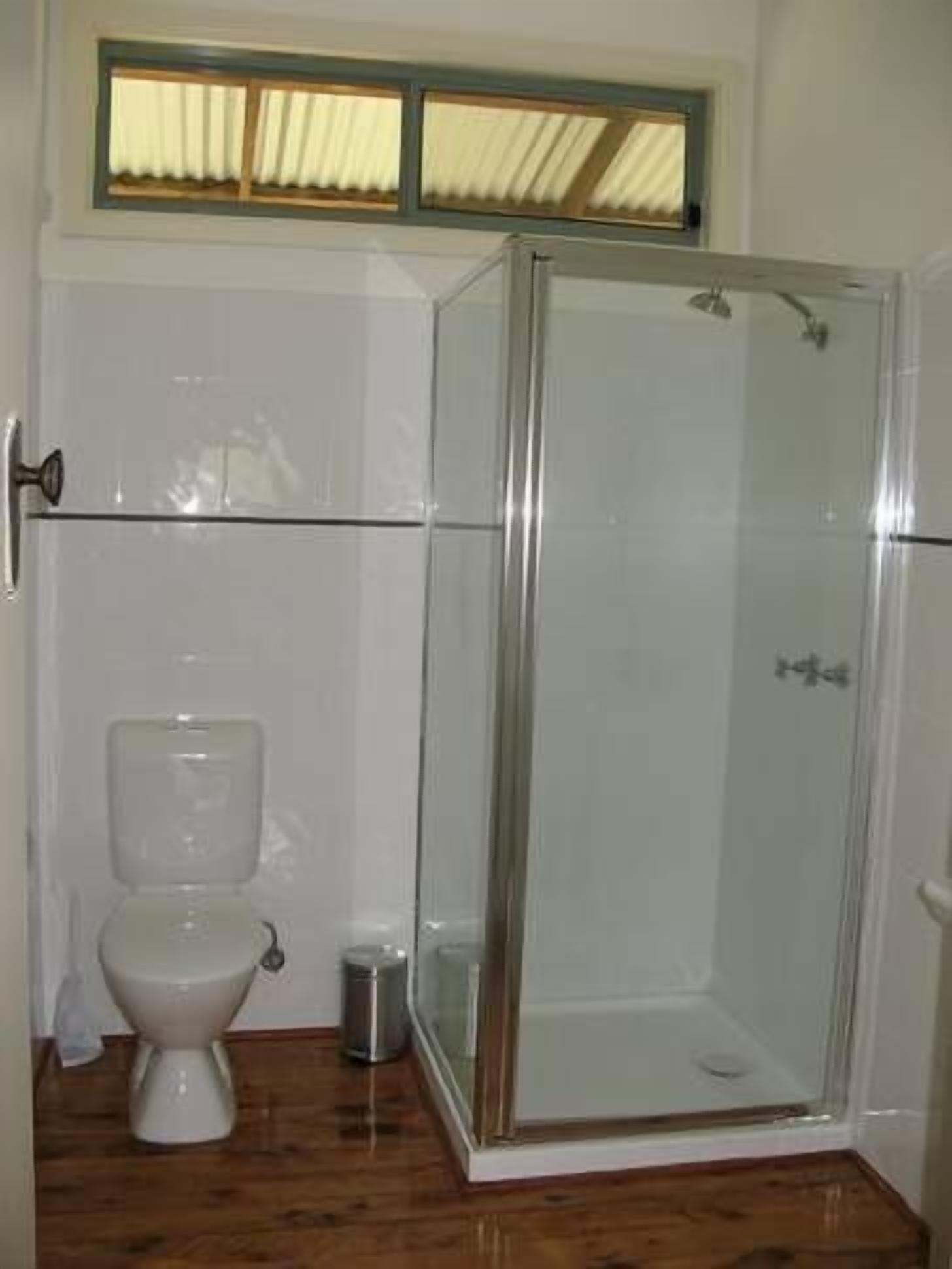 Shower, towels