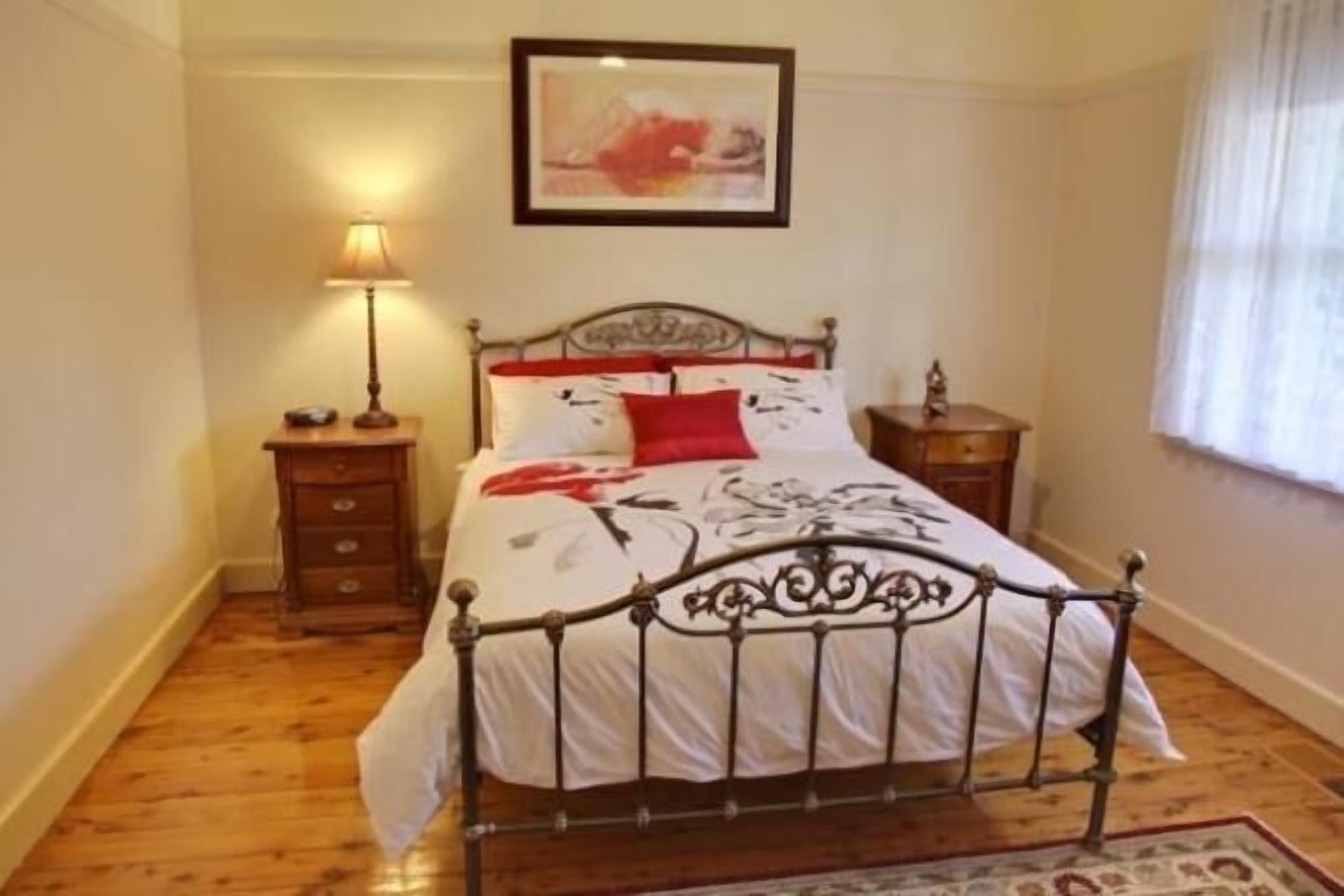 Self contained cottage close to everything