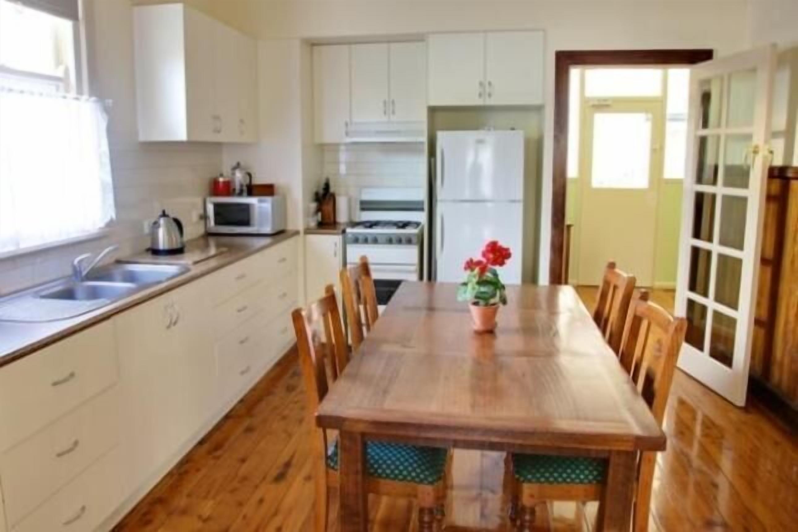 Self contained cottage close to everything