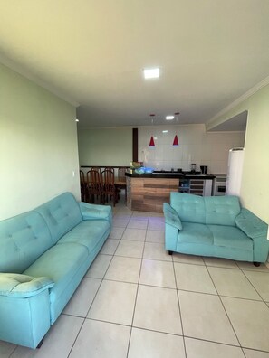 LED TV - Arraial season 2. Beach of the Angels to 200m! Air conditioning and wi-fi. (Arraial do Cabo)