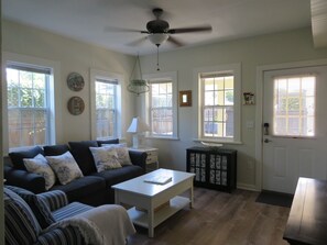 TV connectée, lecteur de DVD, livres