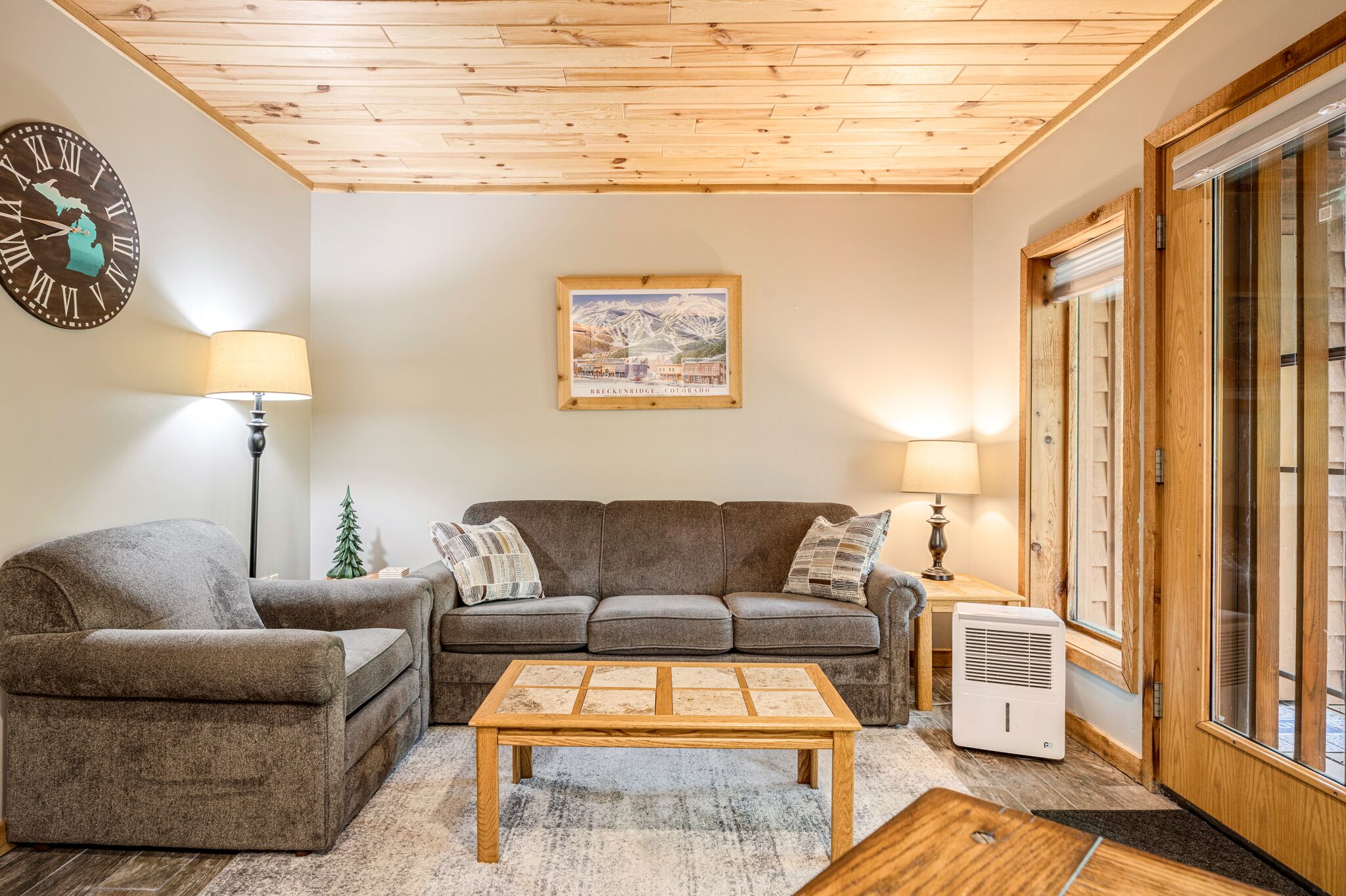  1 bedroom KING bed. sleeps 3. must see!