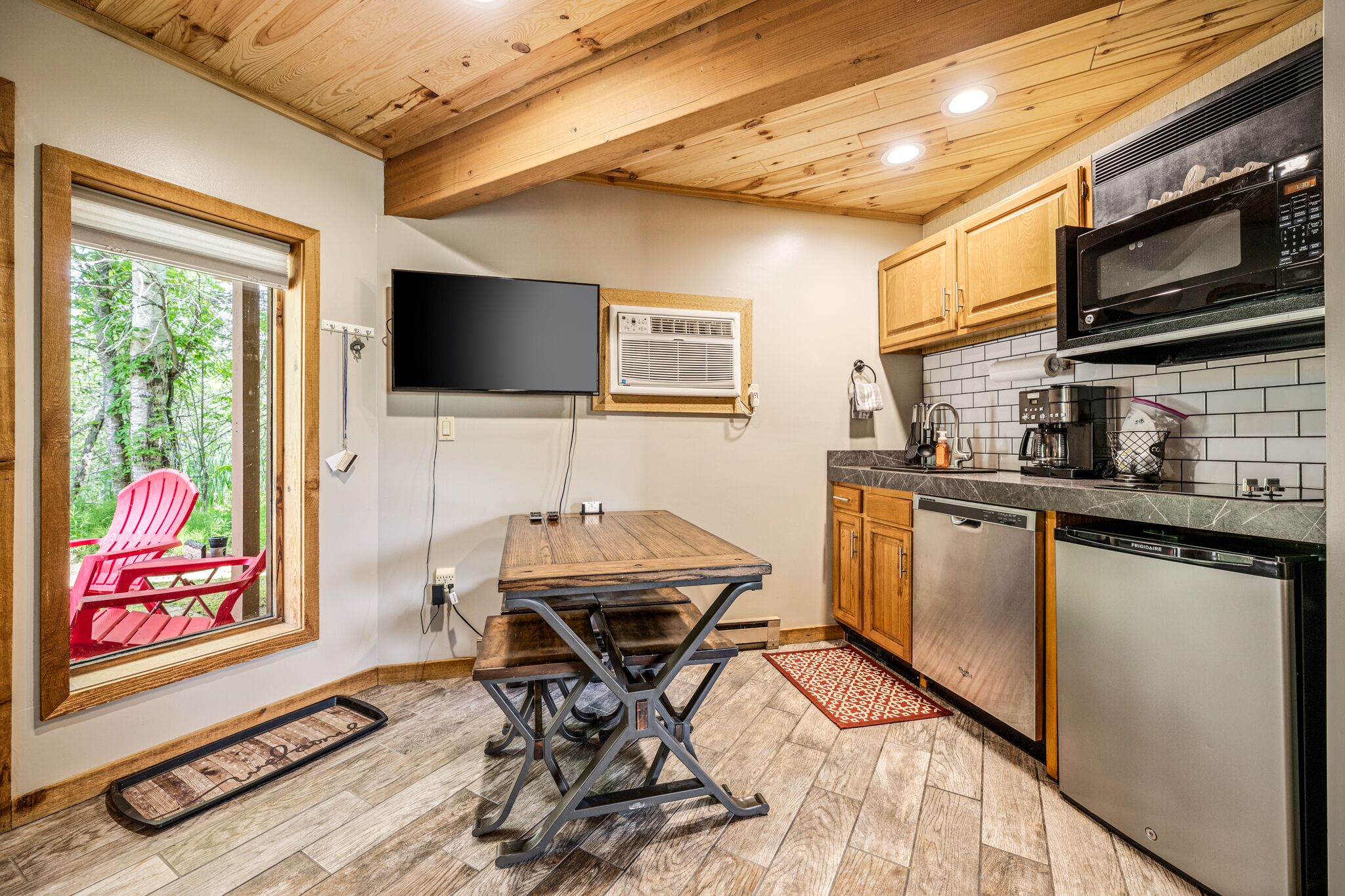  1 bedroom KING bed. sleeps 3. must see!