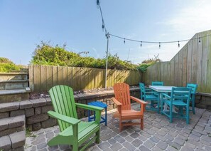 Outdoor dining - The Lazy Loggerhead - 4 BR Duplex w/ Great Covered Porch! (Topsail Beach)