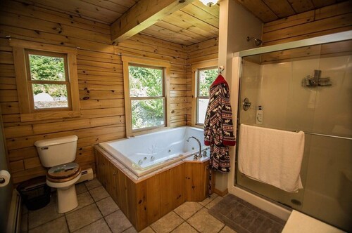 Secluded Log Cabin with Hot Tub, 33 Acres, Pet-Friendly, Near Hiking Trails