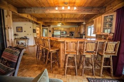 Large, Spacious Log Cabin home in the White Mountains, Pet friendly!