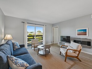 Welcome to Lighthouse Point 10B