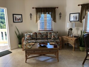 TV, books - New Listing! Nature's Ridge. Relaxing Vacation In The Lush Tropical Rain Forest (FREDERIKSTED)