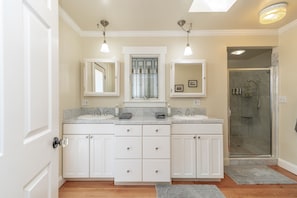 Combined shower/bathtub, hair dryer, towels, soap