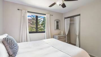 3 Schlafzimmer, BĂŒgeleisen/BĂŒgelbrett, kostenloses WLAN, BettwĂ€sche