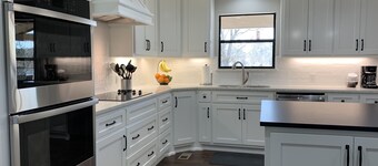 Stunning Waterfront Lake Hamilton Views! (With Covered boat stall)