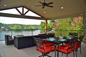 Outdoor dining - Stunning Waterfront Lake Hamilton Views! (With Covered boat stall) (Piney)
