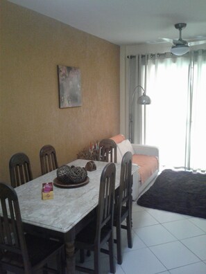 Dining - Beautiful apartment with excellent infrastructure and comfort, close to everything... (Cabo Frio)