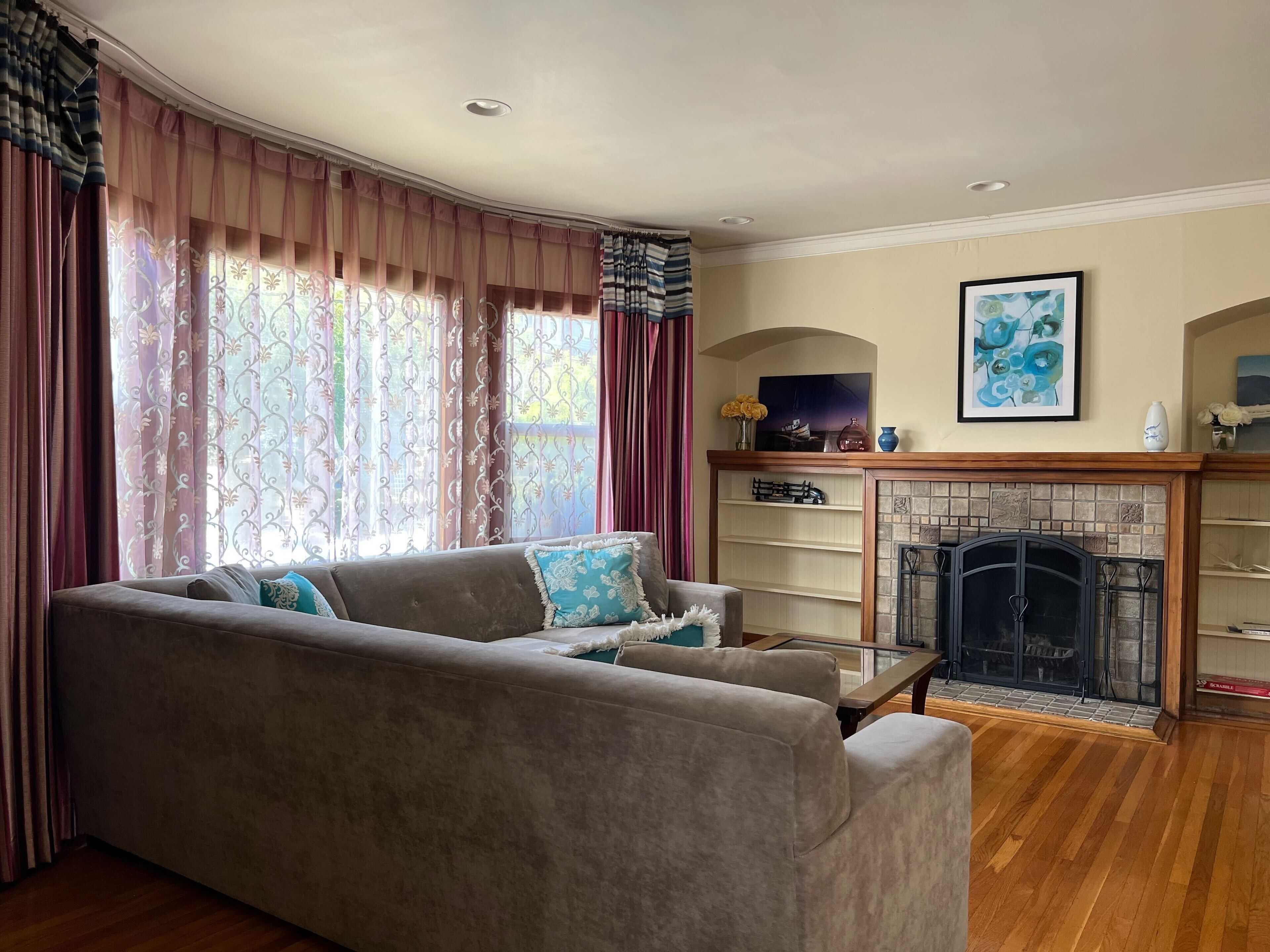 Spacious Sunny Two Bedroom+office Mediterranean Top Floor House