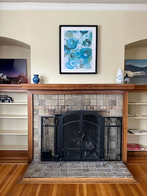 Interior - Spacious Sunny Two Bedroom+office Mediterranean Top Floor House (san francisco)