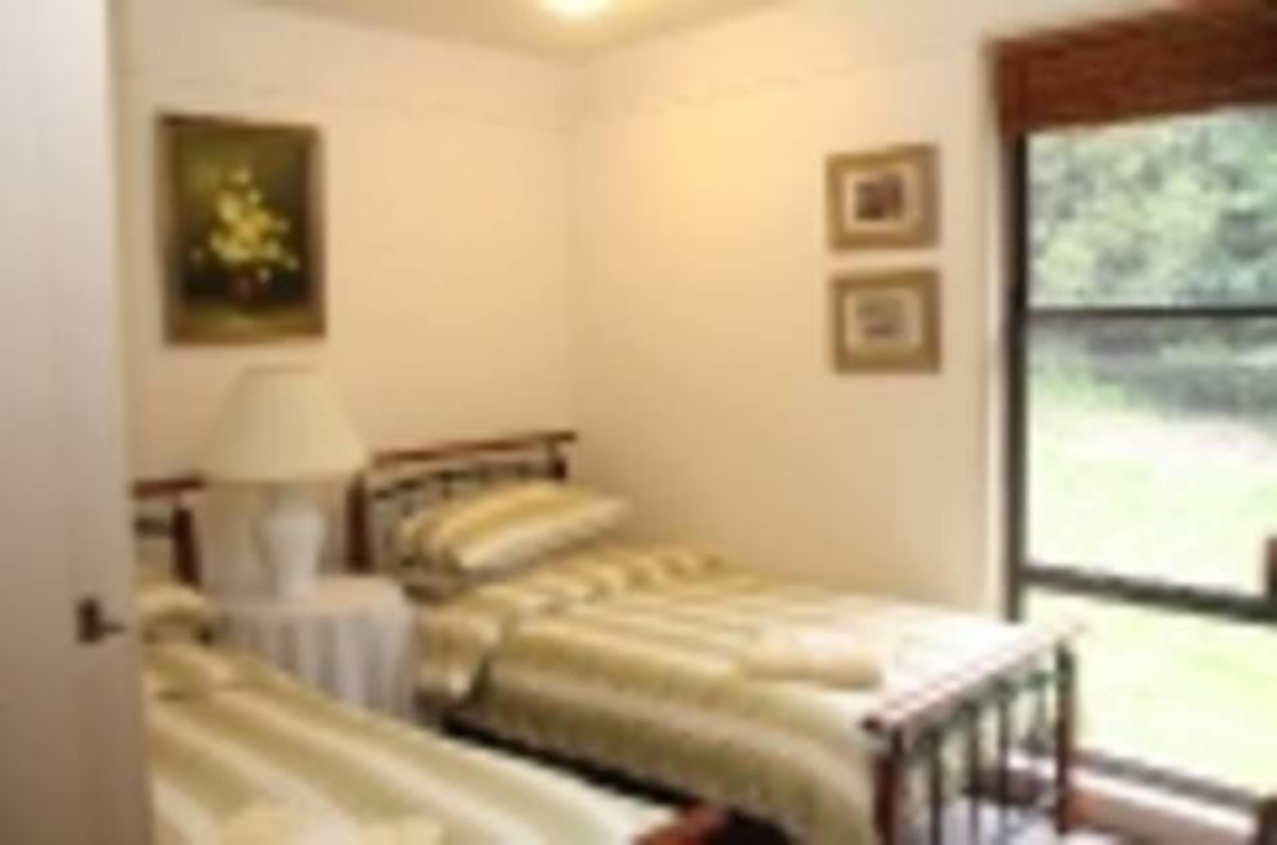 Sutton Tops Cottage located in Sutton Forest