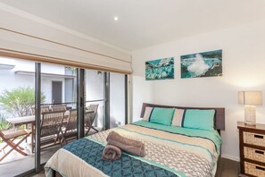 4 bedrooms, internet, bed sheets - Sandy Beach One (Lorne)