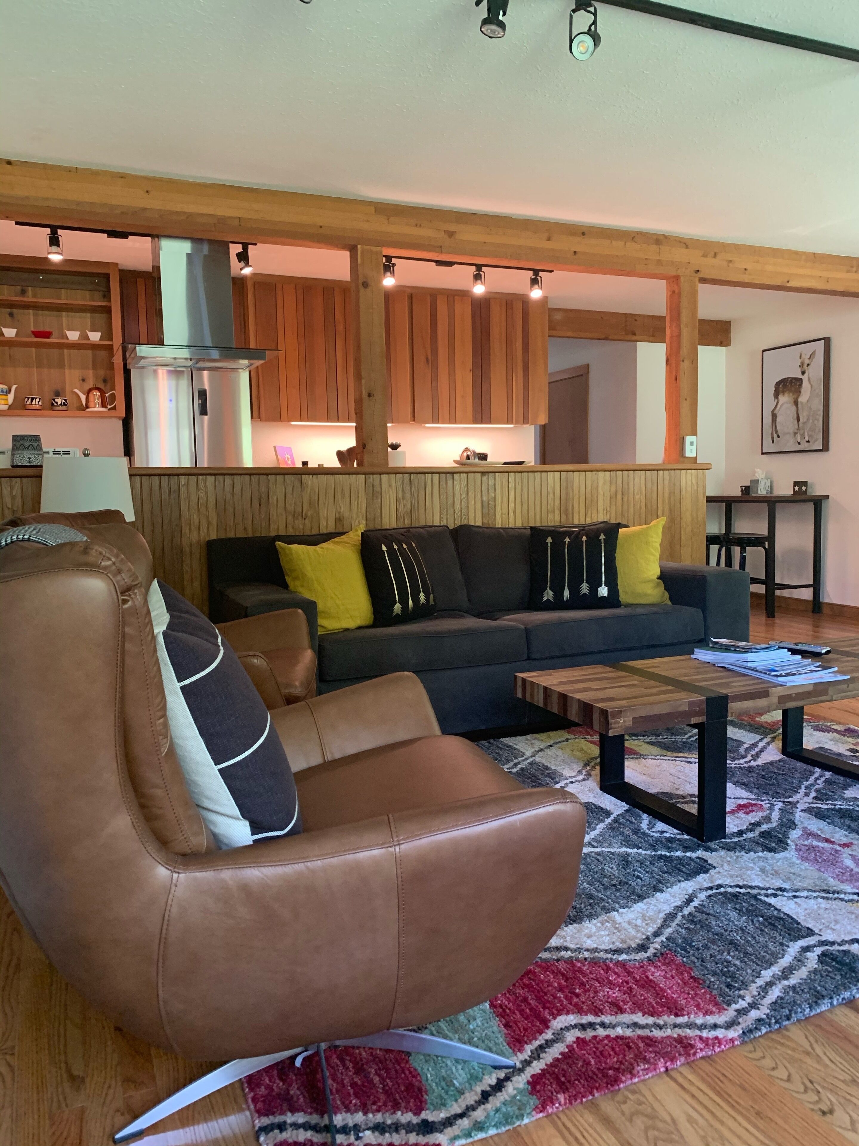 Una Smart TV, una chimenea