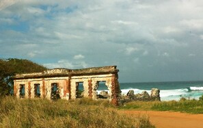 Beach nearby, sun loungers, beach towels