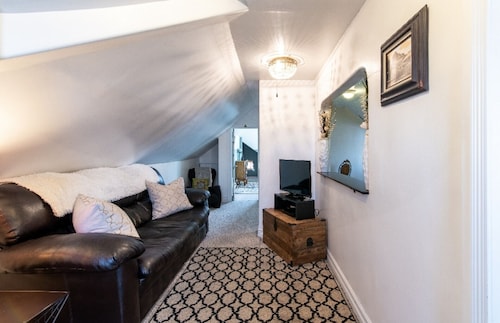 Cozy Liberty Park loft Apt