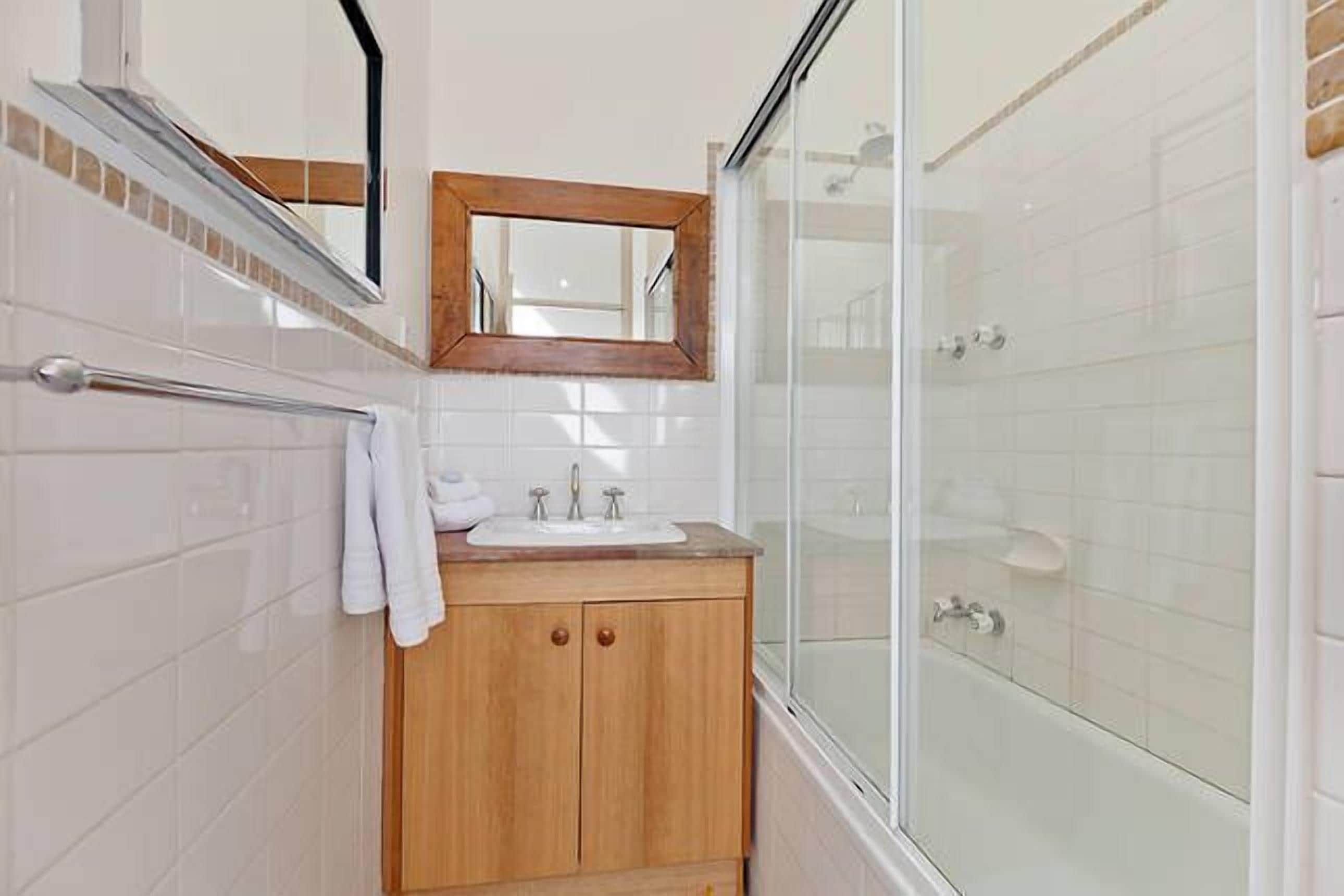 Three Story Apartment - Warrina 7 — image 11