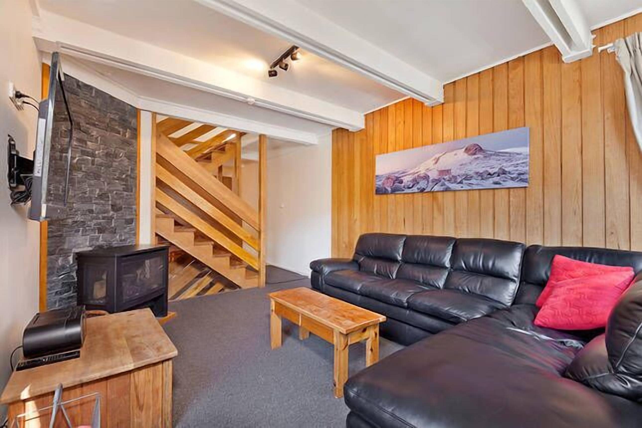 Three Story Apartment - Warrina 7 — image 6
