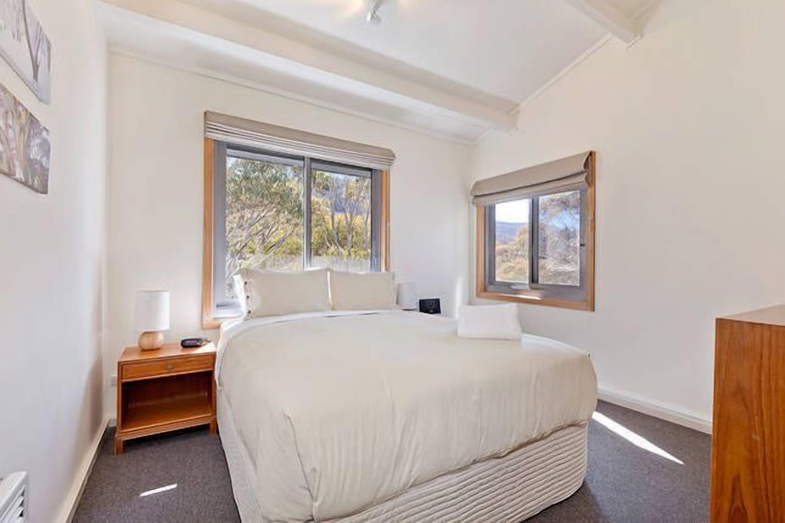 Three Story Apartment - Warrina 7 — image 8