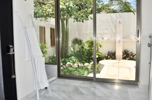 Terrace/patio - Newly Remodeled 2 bedroom ocean view house, indoor/outdoor living & private pool (isla mujeres)