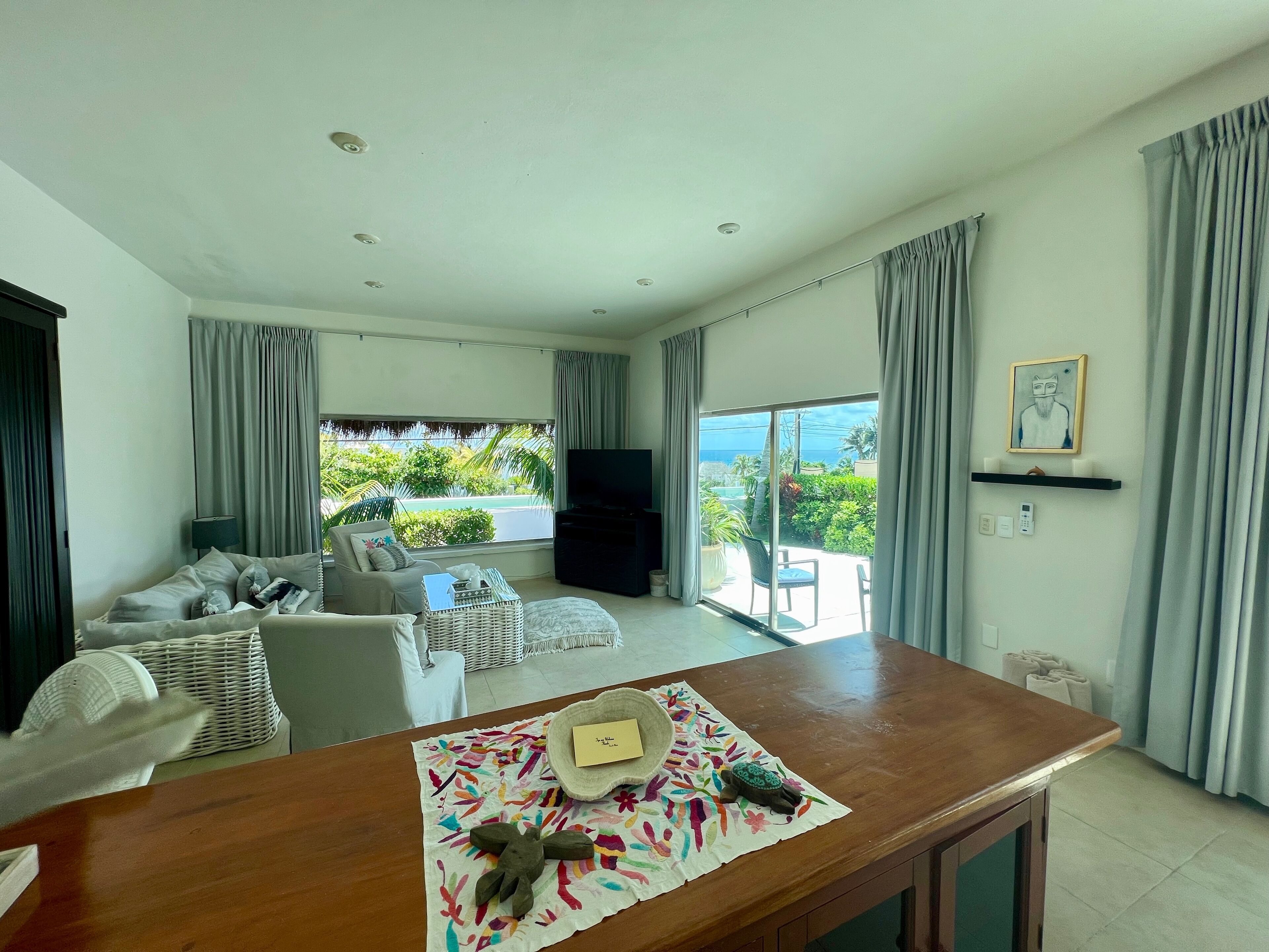 Newly Remodeled 2 bedroom ocean view house, indoor/outdoor living & private pool