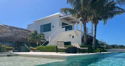Newly Remodeled 2 bedroom ocean view house, indoor/outdoor living & private pool