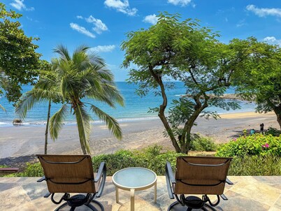 Villa Mariposa N°10 - Luxury Beachfront Escape, Private, Steps to Beach & Pool