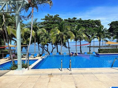 Villa Mariposa N°10 - Luxury Beachfront Escape, Private, Steps to Beach & Pool