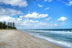 Beach nearby, sun loungers, beach towels