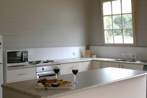 Fridge, microwave, oven, stovetop - The Old Coolstore - Braeburn Apartment (Merricks North)