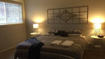 2 bedrooms, iron/ironing board, bed sheets