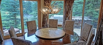 Luxurious Creekside Home - In Home Movie Theater, Outdoor Private Hot Tub