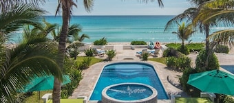 Villa Tortuga, Secluded Beach Front Condo w/ Private Pool + Jacuzzi!