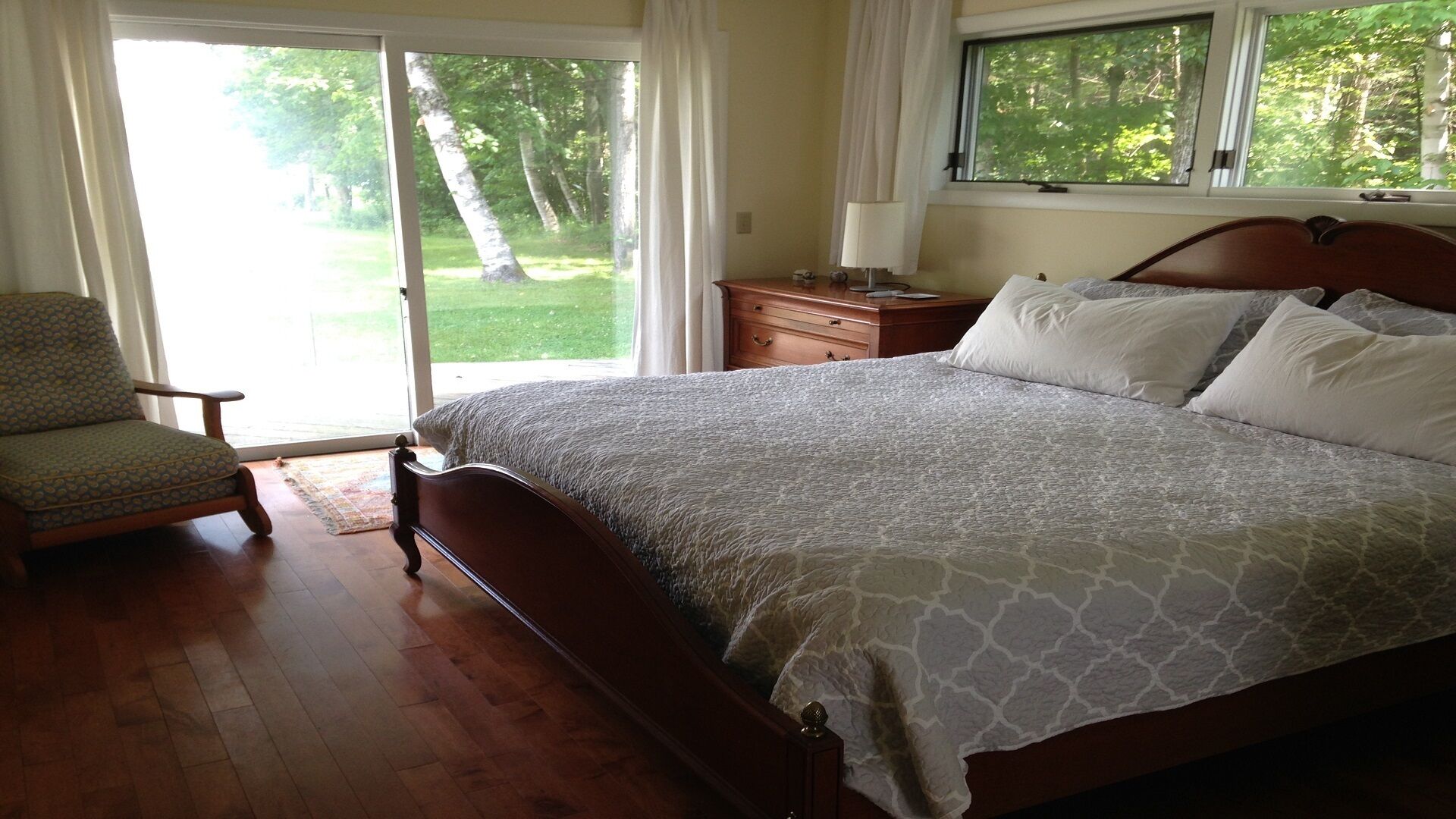 Beautiful lakefront home, 20 acre private lot. Close to Stowe and Jay Peak