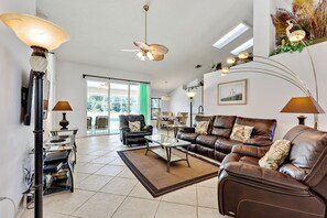 TV, DVD player, toys, video library - Secluded Luxury Pool Home, Close to Disney w/ Oversized pool Special offers now (Kissimmee)