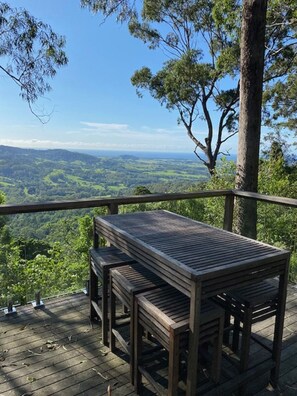 Outdoor dining - Escarpment - Bush to beach views (Berry)