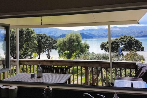 Beachfront hideaway in Ruffins Bay