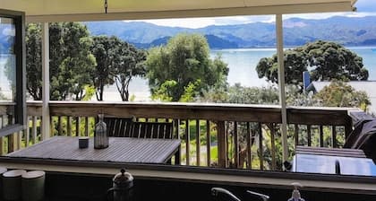 Beachfront hideaway in Ruffins Bay