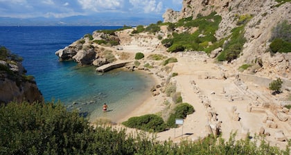 Villa Limni
An Oasis between Sea and Lake