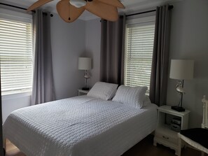 2 Schlafzimmer, Schreibtisch, Bügeleisen/Bügelbrett, WLAN