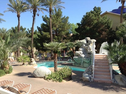A Tranquil Setting Only A Stone's Throw From All The Action! New 65" TV mounted