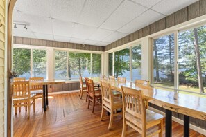 Dining - Lakefront, Near Sunday River, Steam Rm, Firepit, HUGE Kitchen, LG Fireplace (Woodstock)